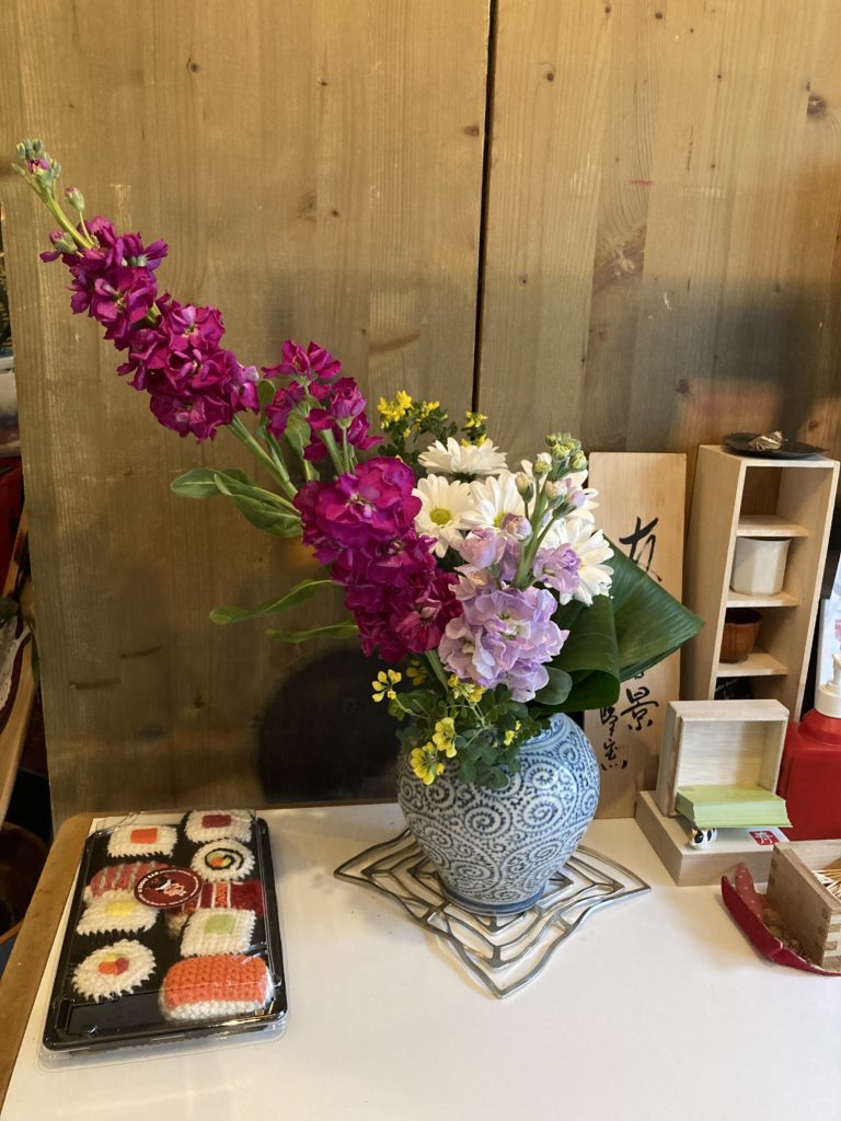 Flower arrangement for the fifth week @Sushi-bar
