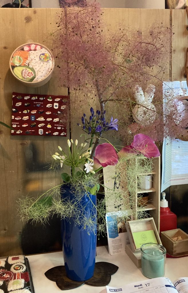 Flower arrangement for the third week @Sushi-bar
