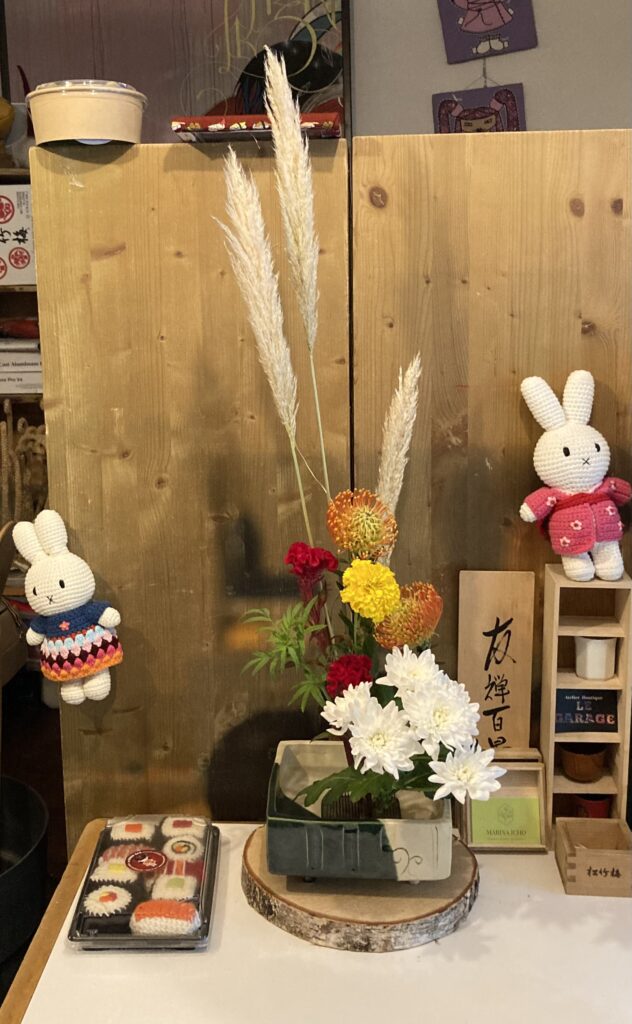 Flower arrangement for the second week @Sushi-bar